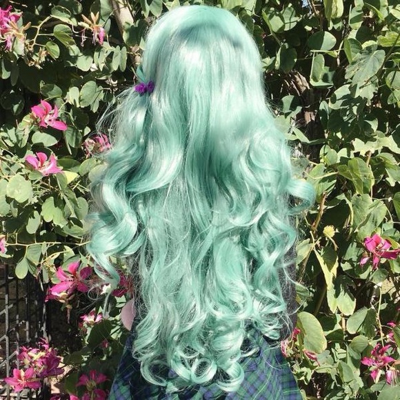 - 💚22” MINT MERMAID BODYWAVE LACE-FRONT WIG💚…NEW